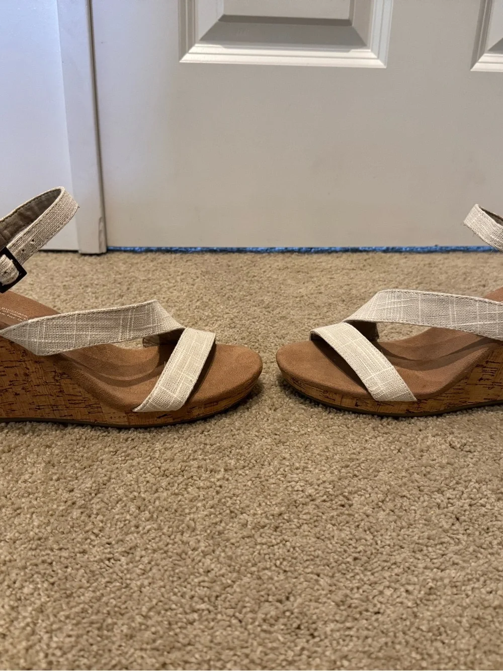 TOMS Cream Cross-Strap Ankle Strap Sandals - Picture 4 of 7